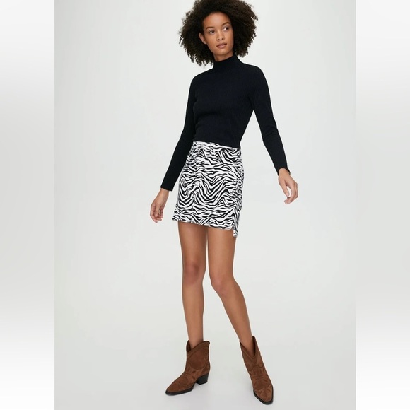 Aritzia Wilfred Free TANIT Zebra Black White Print Denim Mini Skirt SZ 4 - Picture 2 of 7